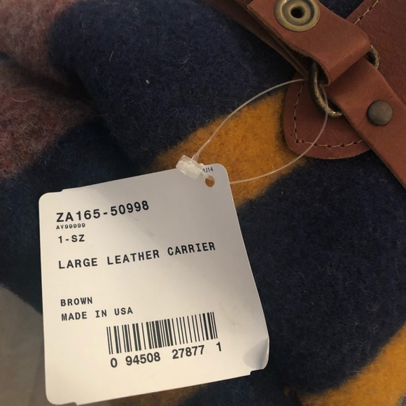 Pendleton blanket and leather carrier - Picture 2 of 5